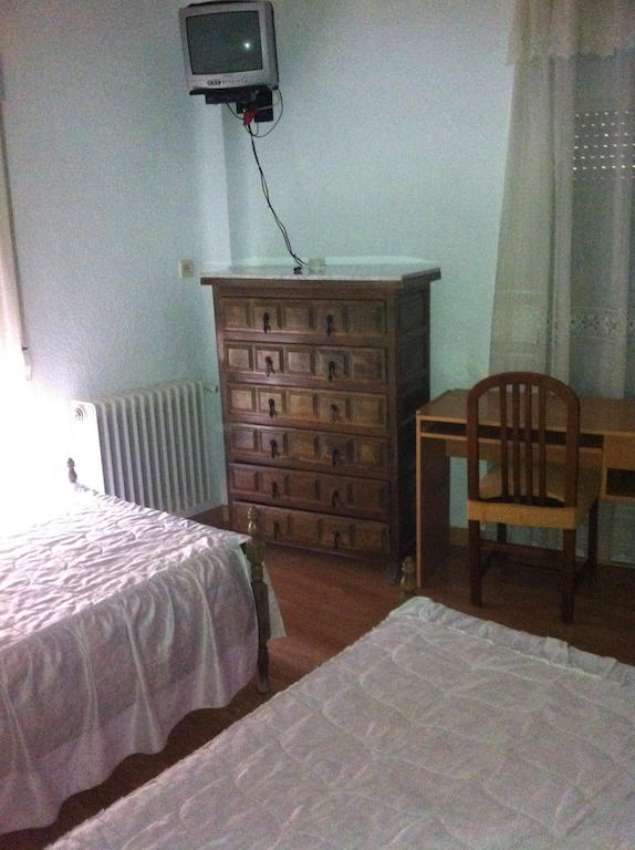 Pension Ruiz Линарес Номер фото